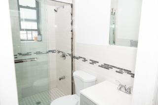 Ruby Room at Brighton Beach 2-Min Walk to Ocean & Subway Chic Stay - 5
