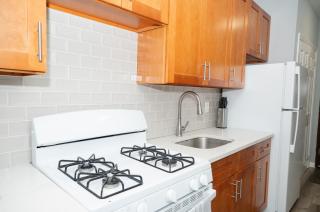 Ruby Room at Brighton Beach 2-Min Walk to Ocean & Subway Chic Stay - 1