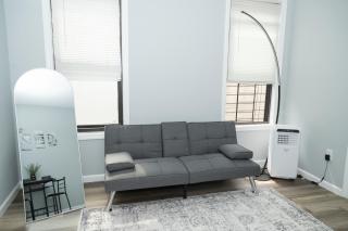Emerald Room at Brighton Beach 2Min Walk to Ocean n Subway Chic Stay - 2