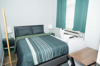 Emerald Room at Brighton Beach 2Min Walk to Ocean n Subway Chic Stay - 0