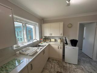 2 Bedroom Modern house - Rainham - 0