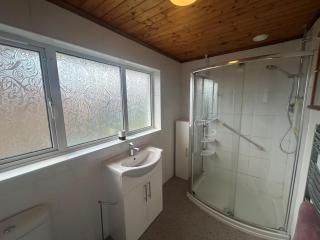 2 Bedroom Modern house - Rainham - 5