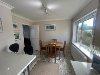 2 Bedroom Modern house - Rainham - 3