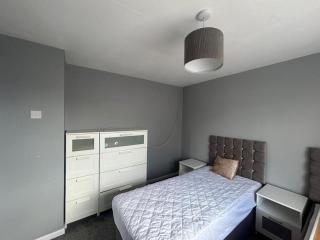 2 Bedroom Modern house - Rainham - 2