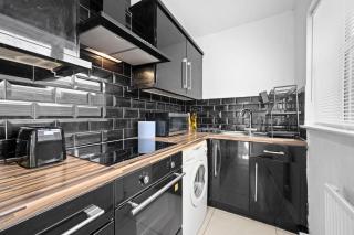 Cozy 2 BR House in Manchester - Parking, WiFi - Manchester - 3