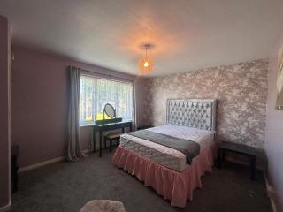 2 Bedroom Modern house - Rainham - 1