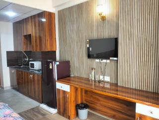 luxury apartment -paramount - Greater Noida - 0