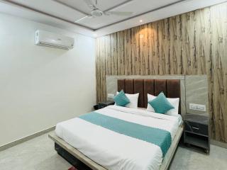 The Grand Luxury Stay Hotel - 4