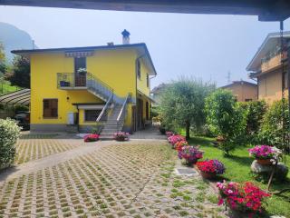 Apartment L'ulivo lake view private road 5 kilometers from Varenna - Lierna - 0