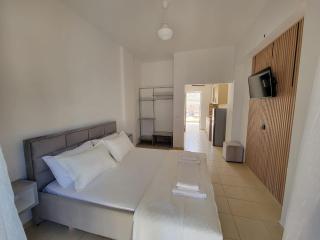 SeaView Private Studio - Sarandë - 2