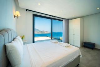 Deniz Manzaralı Geniş Tatil Villası - Kaş - 3