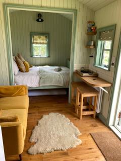 Sunset Snug Shepherd hut - Penrith - 9