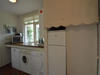 A detached bungalow with outdoor fireplace, covered terrace and pond in a forest plot - Wateren - 4