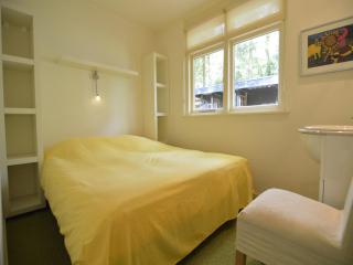 A detached bungalow with outdoor fireplace, covered terrace and pond in a forest plot - Wateren - 2
