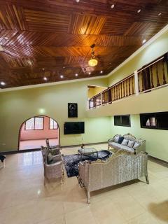 Spacious 5-Bedroom Private Home - Dawhwenya - 1