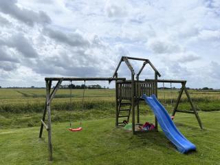 Geraeumige Ferienwohnungen mit eigener Terrasse, Neßmersiel - Nessmersiel - 3
