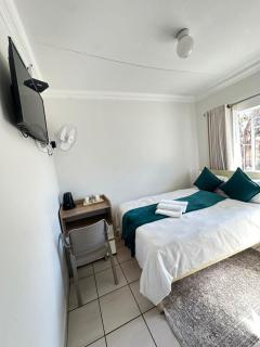Creekside Guest House Middelburg - Middelburg - 8