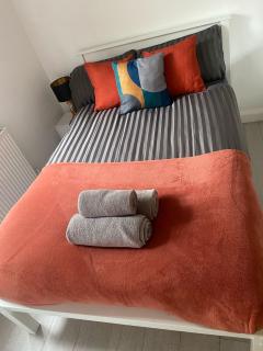 Vibrant 3BR Tottenham Home, private garden WiFi parking free on request - Londra - 4