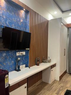 Deluxe apartment -paramount - Greater Noida - 6