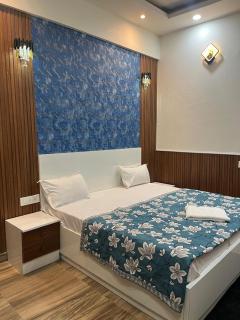 Deluxe apartment -paramount - Greater Noida - 5