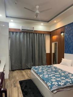 Deluxe apartment -paramount - Greater Noida - 0