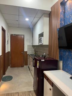 Deluxe apartment -paramount - Greater Noida - 2
