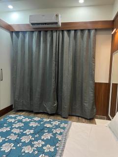 Deluxe apartment -paramount - Greater Noida - 3