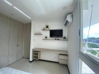 Modern & Cosy Apartment 5 Min Walk to the Beach - 2
