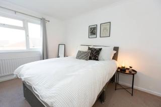 Family Getaway - 3BR Home & Driveway Parking - Nottingham - 8