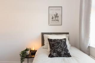Family Getaway - 3BR Home & Driveway Parking - Nottingham - 7
