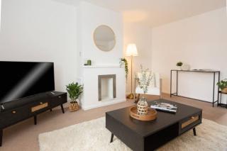 Family Getaway - 3BR Home & Driveway Parking - Nottingham - 6