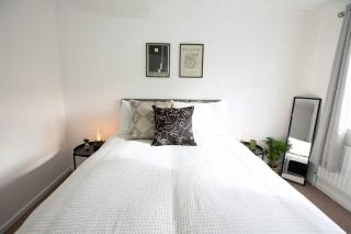 Family Getaway - 3BR Home & Driveway Parking - Nottingham - 2