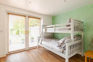 1-Bed Cosy Country Retreat- Sleeps 5 Emerald Park - 2