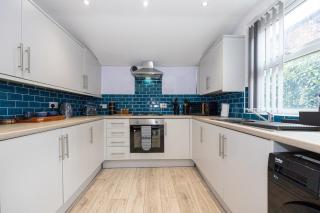 Four Bedroom House by Brookland Stays Serviced Accommodation Short Lets Manchester with Free WiFi - 2