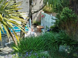 Beautiful Victorian home with private pet-friendly garden sleeps 6 - Holyhead - 8