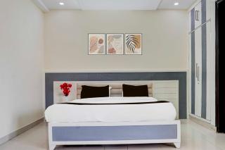 Hotel O Sector 70 Noida - Noida - 7