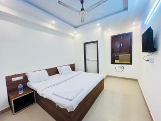 Hotel PUB G Residency - Mayur Vihar - Jāmb - 1
