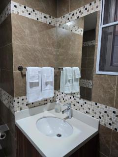 Royal's Kingston Suite - 3