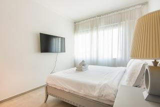 Modern 1BR with Balcony and Marina Views in Al Majara 2 - 7