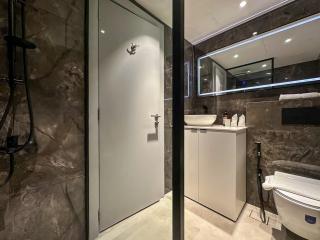 Modern 1BR with Balcony and Marina Views in Al Majara 2 - 3