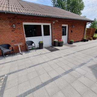 Kastanjegaarden - Ansager - 9