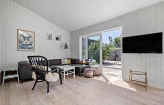 Gorgeous Home In Karrebæksminde - 2