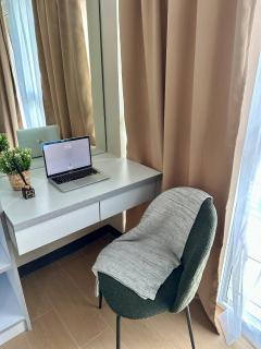 Awesome Sunset View in Venice Mall Suite with PS5 30th edition, Walk to Everything, 5 mins away to BGC, DisneyPlus, Prime Video, HBO Max - 1