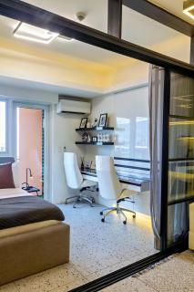 Emma Mattress & Pillows, Balcony, Amazon Alexa, Sauna, Gym & Pool Access, FAST Wi-Fi, Nespresso Coffee Machine with FREE coffee Pods, Elegant Balcony Over Venice Grand Canal, Walking Distance Britsh Embassy, 5 min drive to BGC, 10 min drive to Manila Air - 2