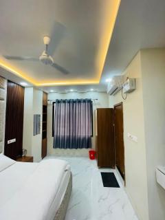 Hotel Shri Goverdhan - Bahraich - 5
