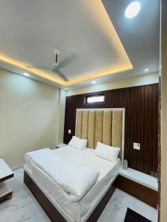 Hotel Shri Goverdhan - 3