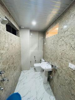 Hotel Shri Goverdhan - Bahraich - 1
