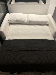 FREE Parking, Sauna, Gym & Pool Access, FAST Wi-Fi, Nespresso Coffee Machine with FREE coffee Pods, Elegant Balcony Over Venice Grand Canal, Walking Distance Brtish Embassy, 5 min drive to BGC, 10 mins drive to Manila Airport Terminal 3 - Manila - 2