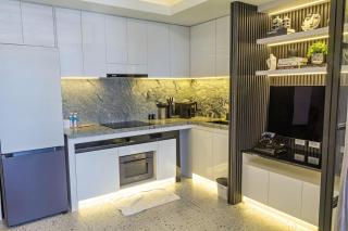 FREE Parking, Sauna, Gym & Pool Access, FAST Wi-Fi, Nespresso Coffee Machine with FREE coffee Pods, Elegant Balcony Over Venice Grand Canal, Walking Distance Brtish Embassy, 5 min drive to BGC, 10 mins drive to Manila Airport Terminal 3 - Manila - 5