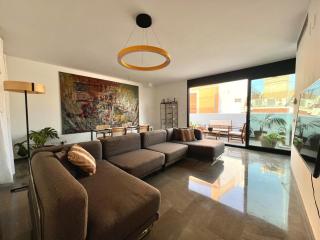 Top Floor Gem with Terrace in Prime Location - Valencia - 0